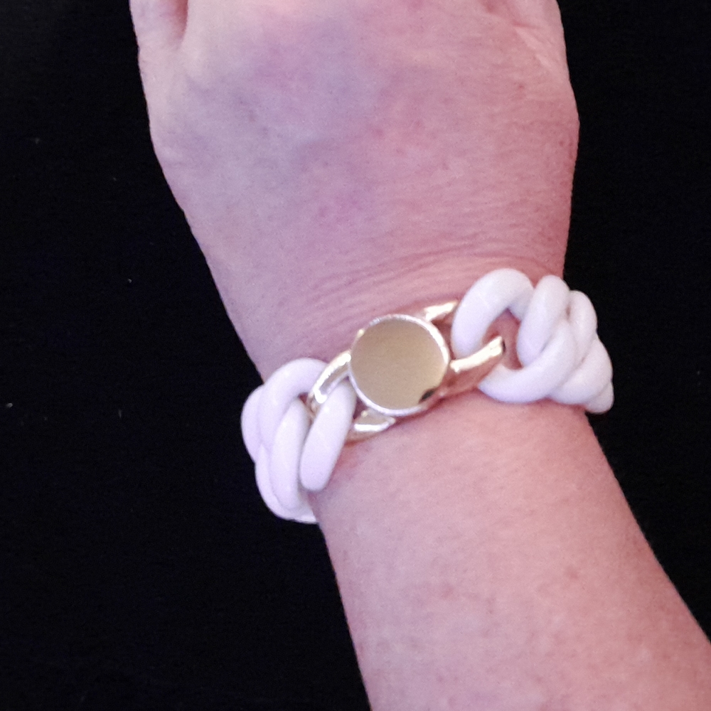 Large White Plastic Linked Magnetic Bracelet🌷2
